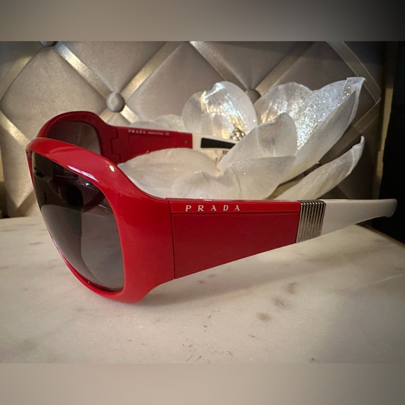 PRADA Unisex sunglasses - Picture 4 of 11